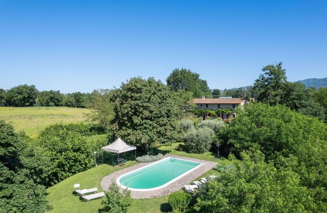 Beautiful private villa with private pool, WIFI, TV, patio, pets allowed, panoramic view and par.