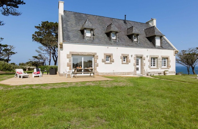 Beautiful private villa for 8 guests with WIFI, TV, terrace and parking