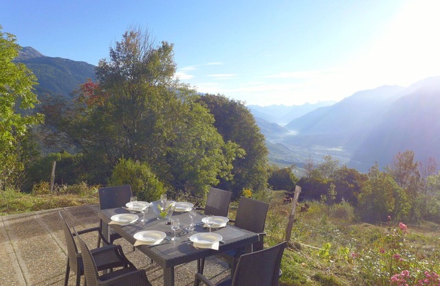Beautiful private villa for 6 people with WIFI, TV, terrace, pets allowed and panoramic view