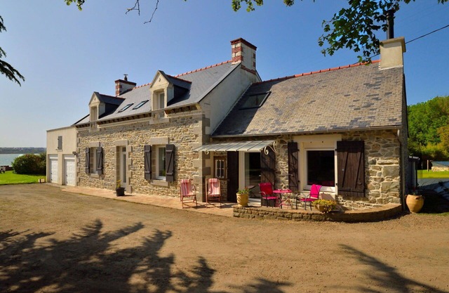 Beautiful private villa for 6 guests with WIFI, TV and terrace