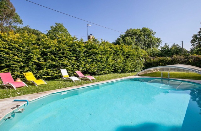 Beautiful private villa for 10 guests with private pool, WIFI, TV, terrace and pets allowed