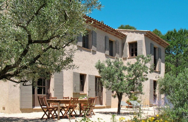 Beautiful private villa for 10 people with WIFI, private pool, TV and terrace