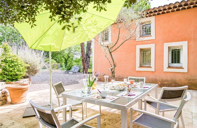 Beautiful private villa for 8 people with WIFI, private pool, TV, patio and pets allowed