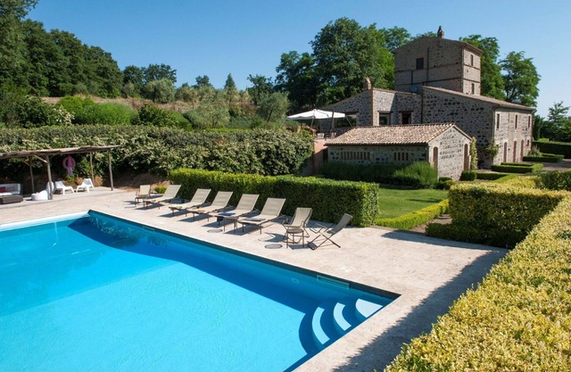 Beautiful private villa for 10 people with A/C, private pool, WIFI, TV and patio