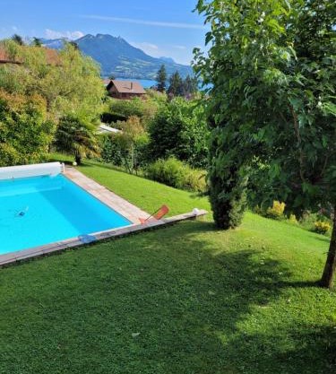 Beautiful property in front of Annecy Lake