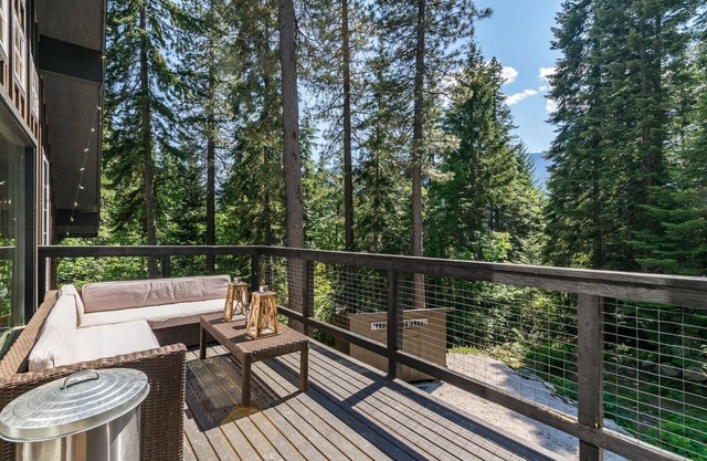 Beautiful property, sleeps 8 -hot tub (read promo below)*