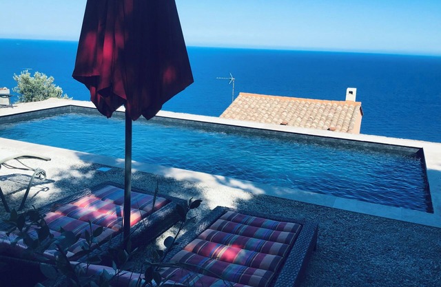 BEAUTIFUL PROVENCAL VILLA, EXCEPTIONAL SEA VIEW OF THE ISLANDS, PRIVATE POOL