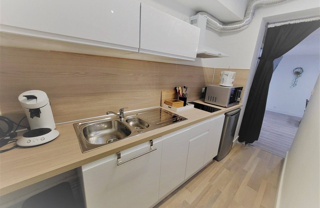 Beautiful, quiet apartment 5 minutes from Place Stan!