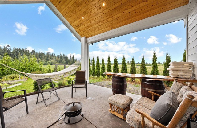 Beautiful Quiet Farm Suite in Cloverdale, Sleep 4, Air Conditioner