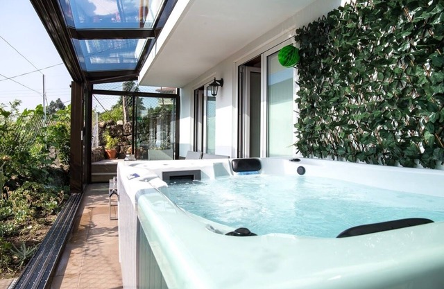 Beautiful rebuilt cottage with jaccuzi