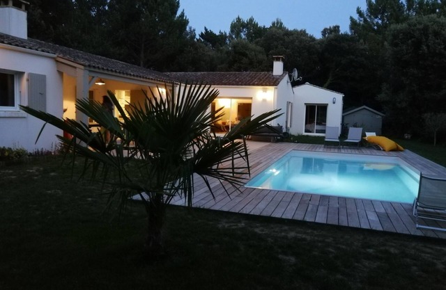Beautiful recent villa 140 m², sunny, quiet, TB located, heated pool
