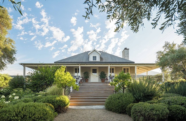 Beautiful, relaxing retreat in the heart of Rutherford.