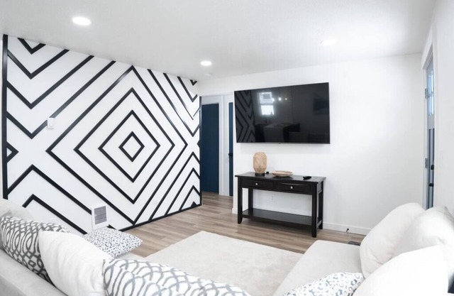 Beautiful Remodeled Home! 3 BD, 1 BTH w/Hot Tub!