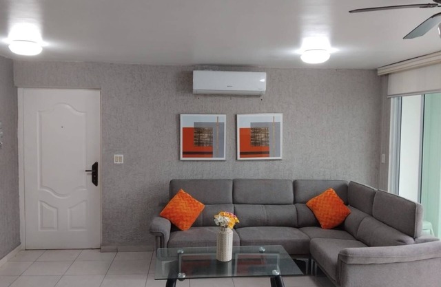 Beautiful remodeled, 3-beds, 2 baths located in San Francisco, walk everywhere