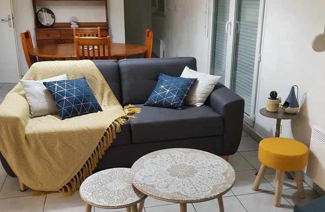 Beautiful renovated 55 m2 apartment with balcony close to the sea