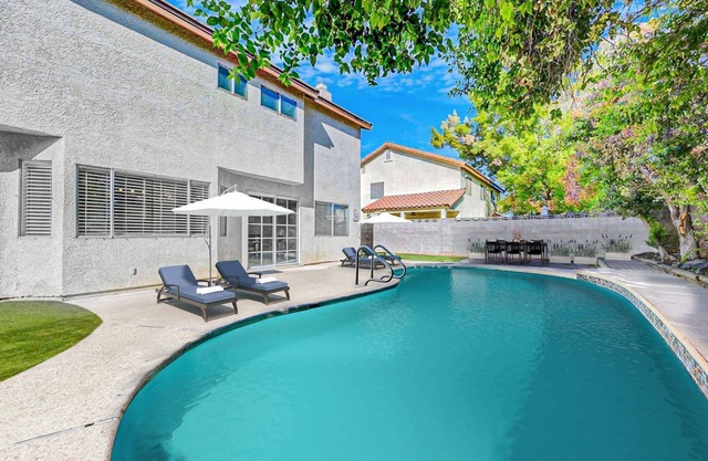 Beautiful Renovated 4BR w/Pool – Perfect Las Vegas Getaway!