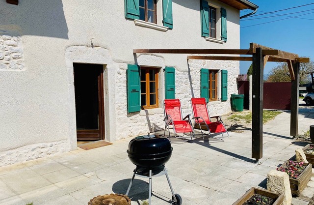Beautiful renovated old country house with land 3000 m2