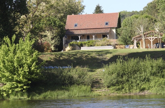 Beautiful restored house with heated Pool and direct Dordogne river acces.
