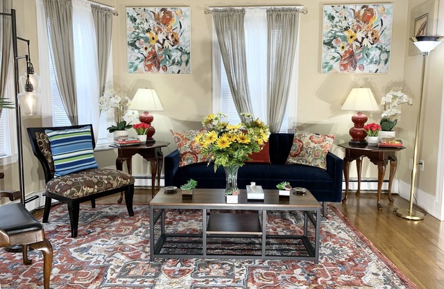 Beautiful Retreat close to Downtown Boston. Pets friendly.
