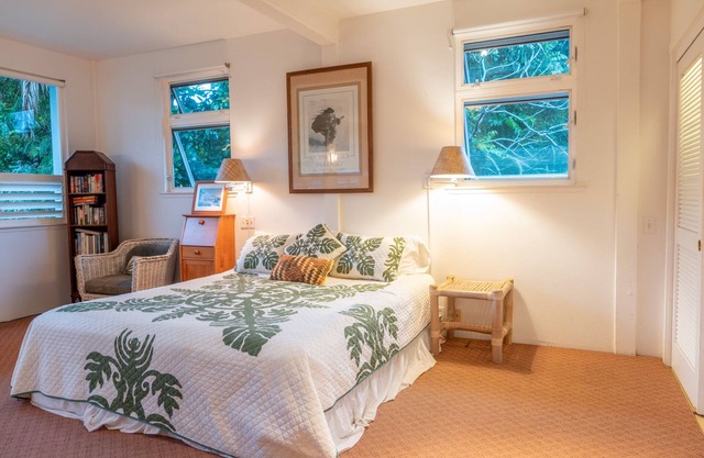 Beautiful Romantic Hanalei Honeymoon Vacation Rental Steps/Beach TVNC 1280