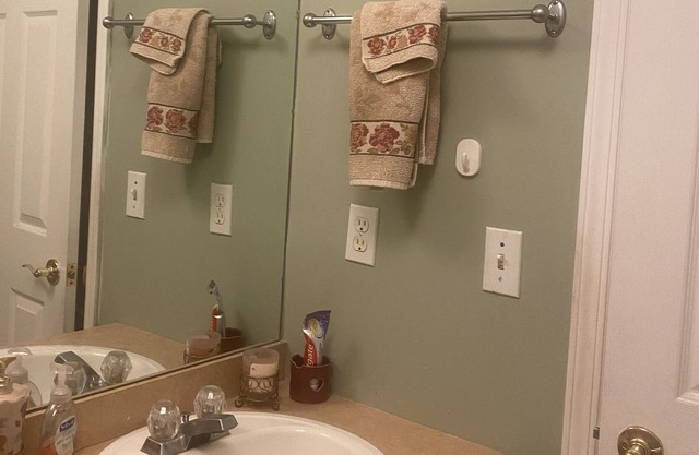 Beautiful room with bathroom on nice dead end block