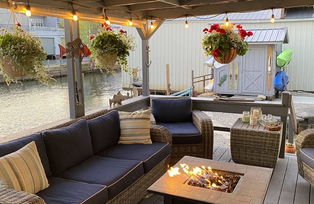 Beautiful Sandusky Bay house with private lagoon for swimming, kayaking ,boating