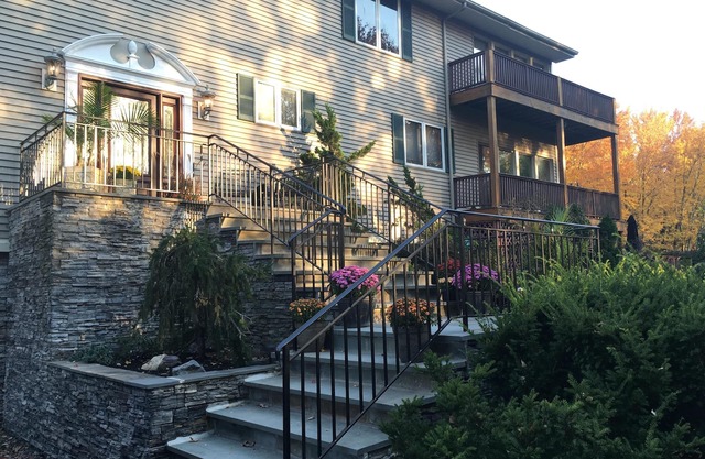 Beautiful Saugerties Rental, close to HITS, Hiking, Festivals, Skiing