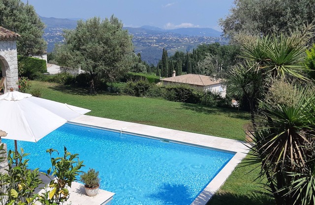 Beautiful sea view house with large private pool in St Jeannet