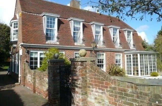 Beautiful seaside house with large secluded rear garden sleeps maximum 8 people