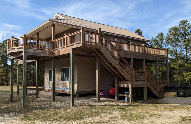 Beautiful Secluded Carova Beach House - Hot tub - Pet yard with access door