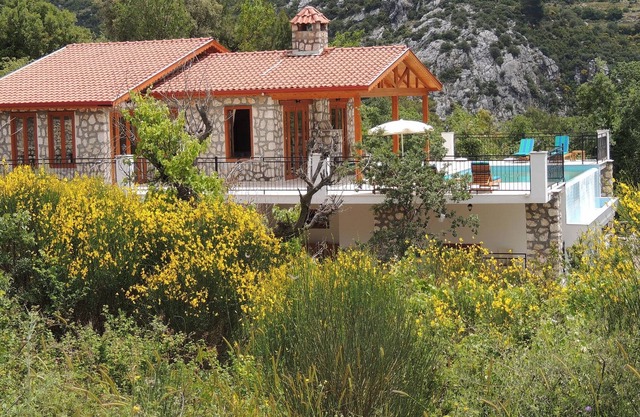 Beautiful Secluded Stone House With Dramatic Sea And Mountain Vie