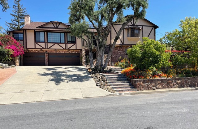 Beautiful setting, peaceful. Ground floor unit near historic Alum Rock Park.