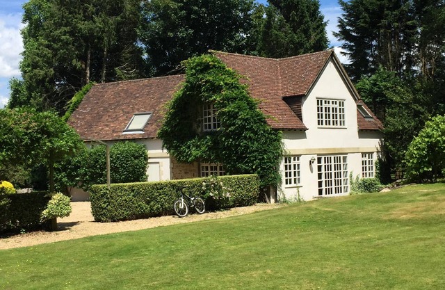 Beautiful South Downs Cottage w/private gate opening onto the Downs.