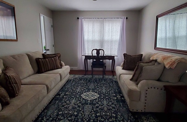 Beautiful Spacious 2 Story House with Fireplace