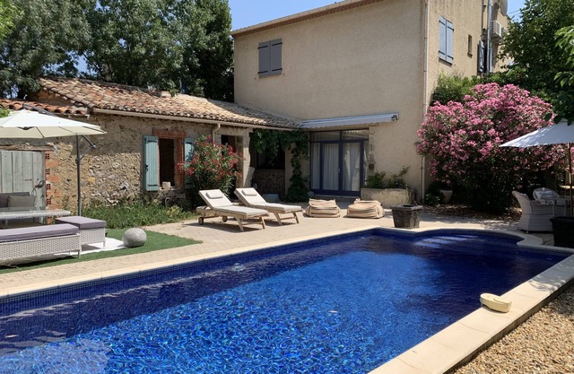 Beautiful spacious stone winemakers house heated pool, 4 beds, air con, 3.5baths