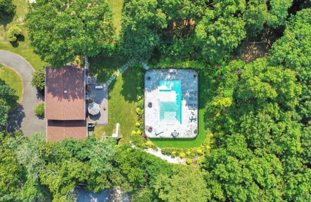 Beautiful Spacious 4 Bedroom House with Large Heated In-ground Salt Water Pool