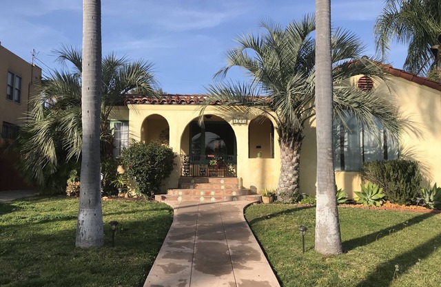 Beautiful Spanish Home in the Kensington Charming Neighborhood