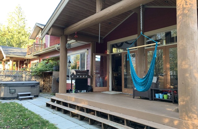 Beautiful Squamish Pet Friendly home