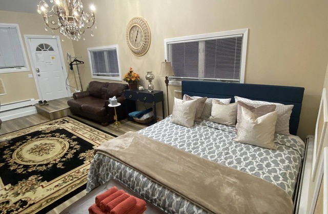 Beautiful Stamford Loft! Near Downtown+Parking+45min to NYC