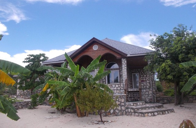 Beautiful stone, post and beam home in Shanna Bay