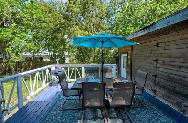 Beautiful Studio for 4, with Complete Kitchen, Large Bath w/Tub & Shower