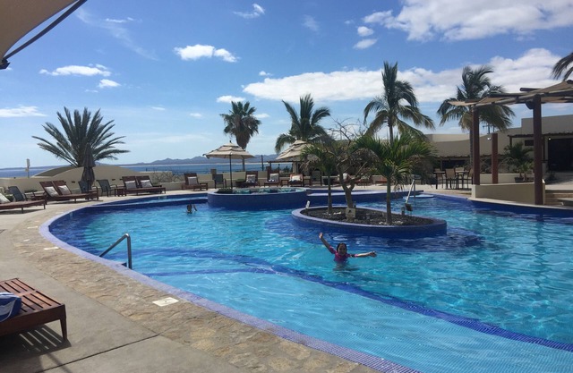 Beautiful Studio, Fully Equiped, pool side, Walking Distance To La Ventana Beach