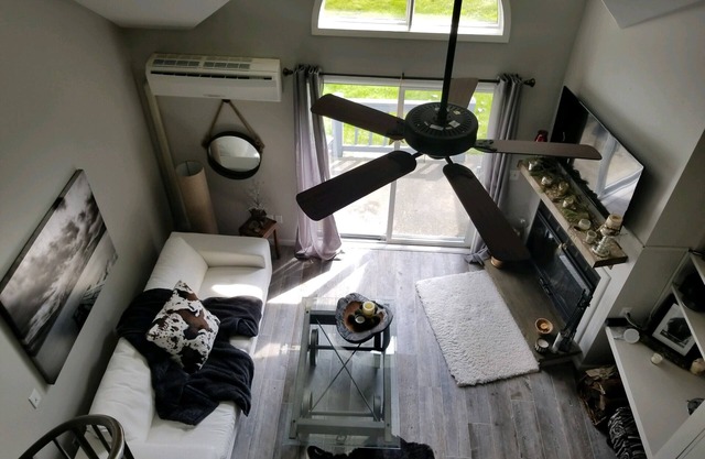 Beautiful Studio Condo with Murphy bed in Ellicottville walking distance to town