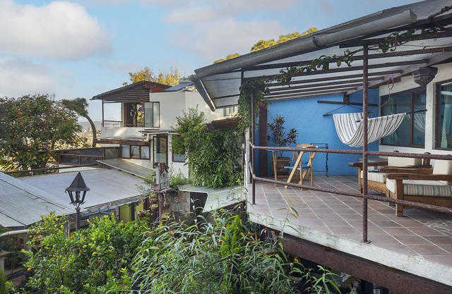 Beautiful Suite w/great view: garden & lake, quite, comfortable, close to town
