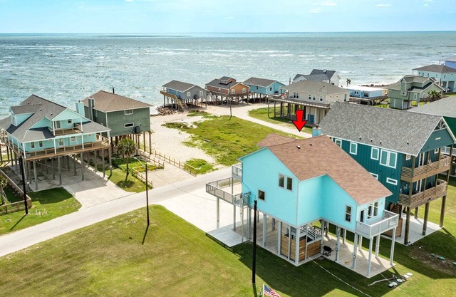 Beautiful Sunrises & Sandy Sea Views, Relax!