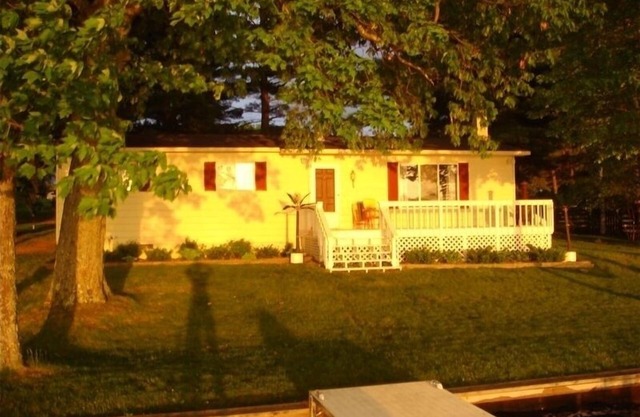 Beautiful Sunsets Over the all sport's, quiet Crawford Lake. Year round rental!