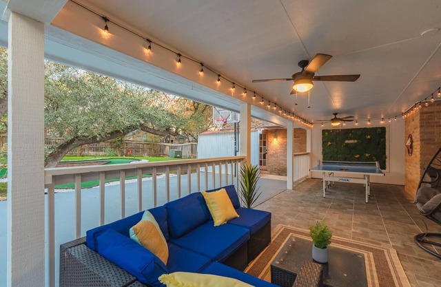 Beautiful Texas ranch house with Game Room, Private basketball court & Minigolf