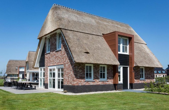 Beautiful, thatched villa with a terrace at the Tjeukemeer
