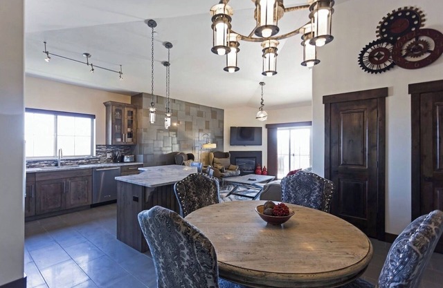 Beautiful Top Floor Park City Condo