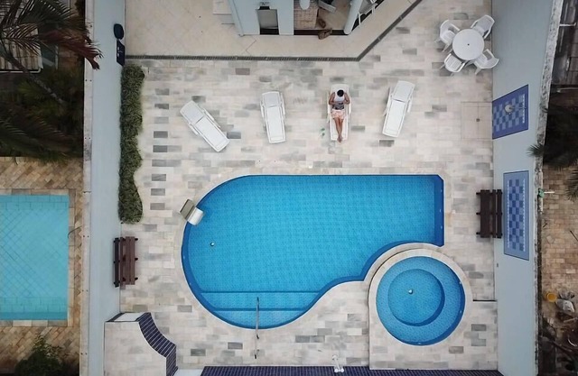 Beautiful townhouse with air conditioning, swimming pool and independent hot tub